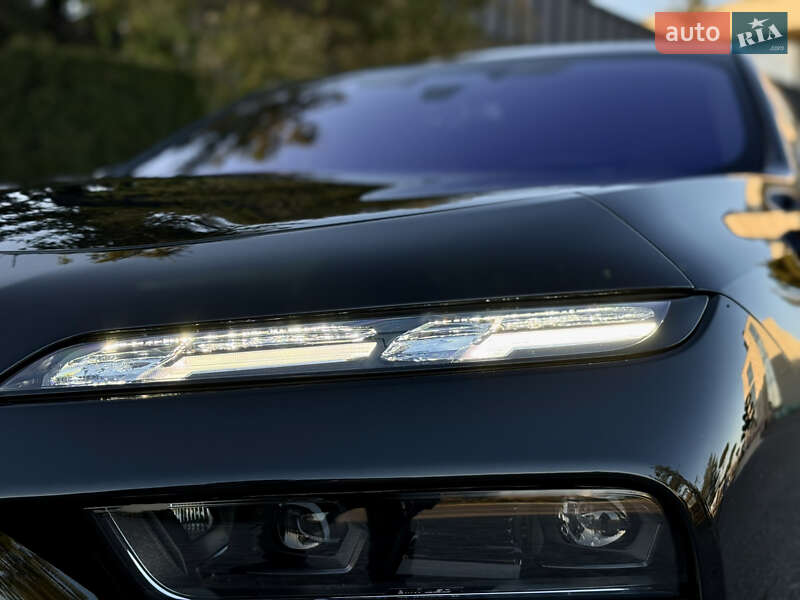 Седан BMW i7 2022 в Львове