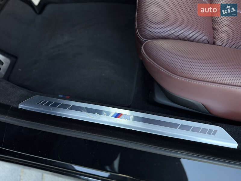 Седан BMW i7 2022 в Львове