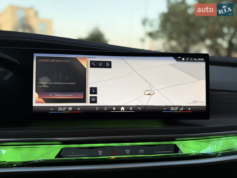 Седан BMW i7 2022 в Львове