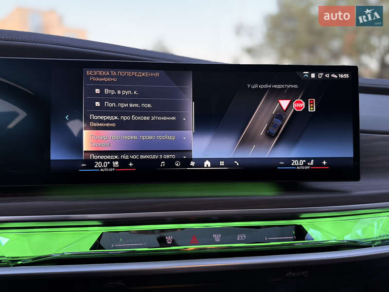 Седан BMW i7 2022 в Львове