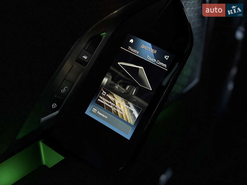 Седан BMW i7 2022 в Львове