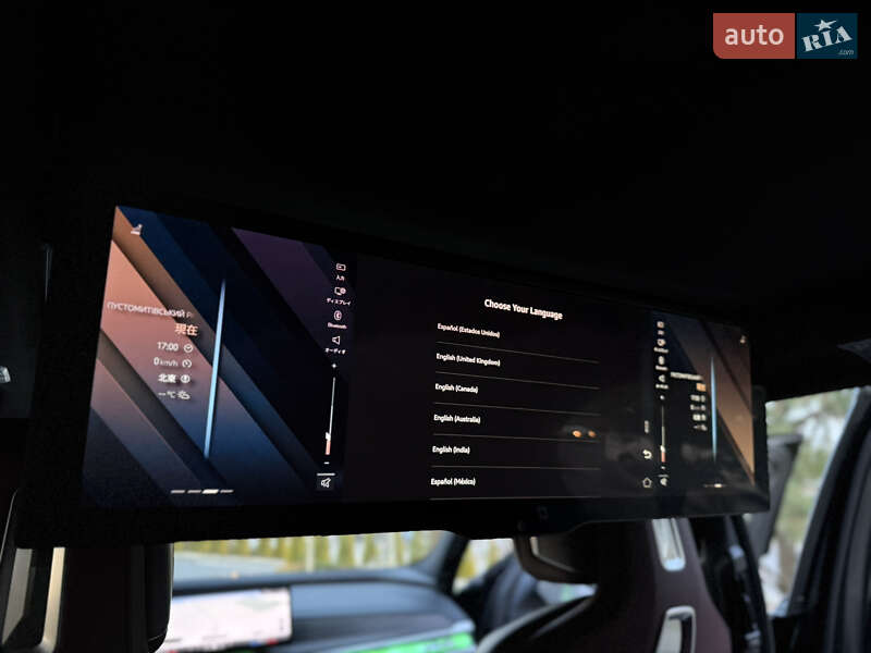 Седан BMW i7 2022 в Львове