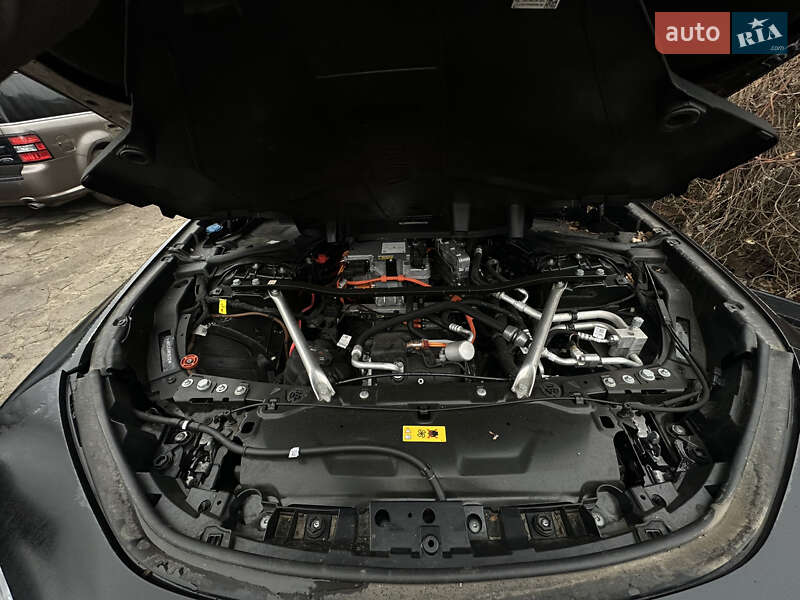 Седан BMW i7 2023 в Києві