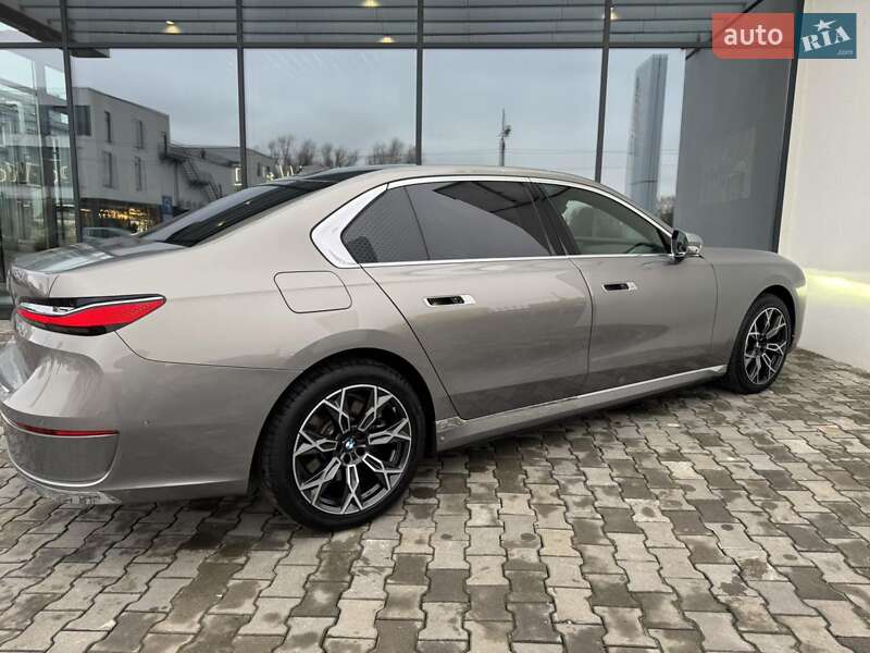 Седан BMW i7 2024 в Хмельницком