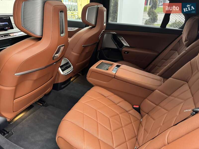 Седан BMW i7 2024 в Хмельницком