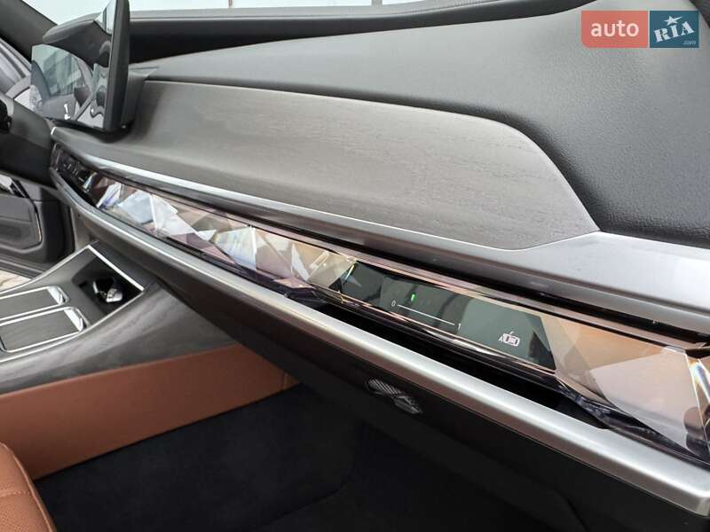 Седан BMW i7 2024 в Хмельницком