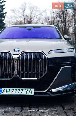 Седан BMW i7 2022 в Дніпрі