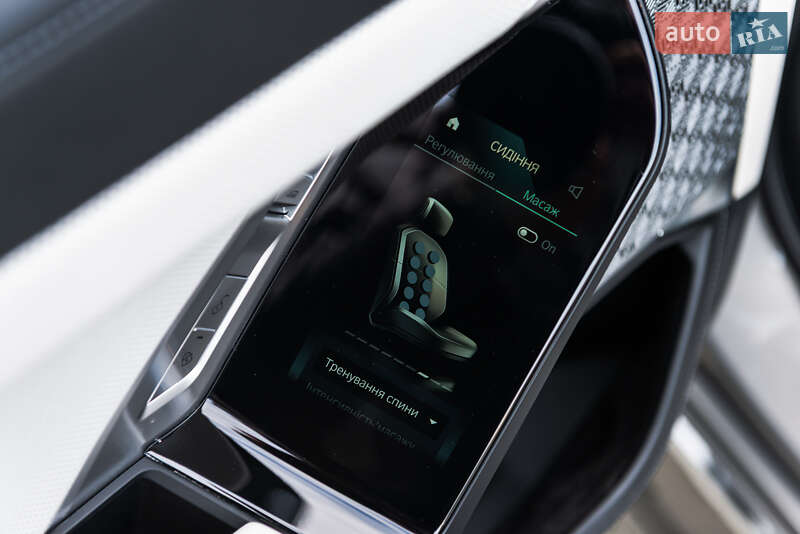 Седан BMW i7 2022 в Мукачево