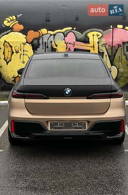 Седан BMW i7 2023 в Києві