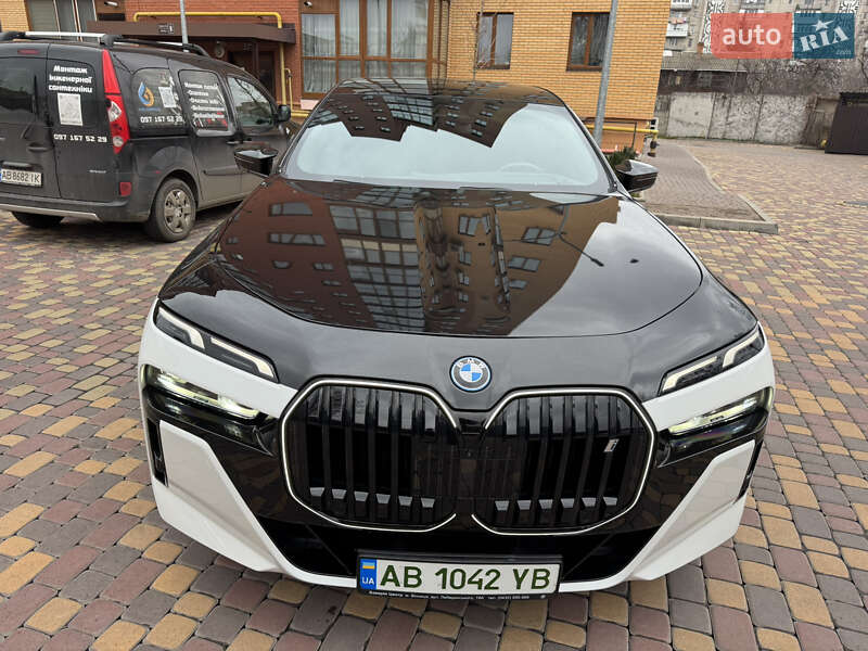 Седан BMW i7 2023 в Вінниці