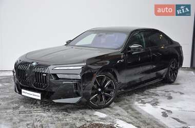 Седан BMW i7 2025 в Киеве