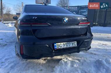 Седан BMW i7 2023 в Львові