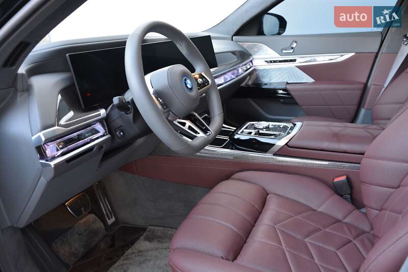 Седан BMW i7 2022 в Киеве