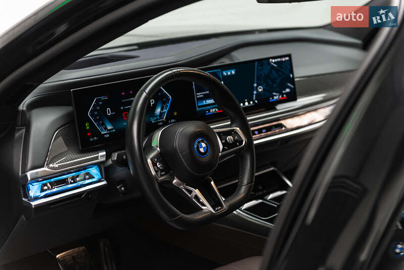 Седан BMW i7 2023 в Мукачево