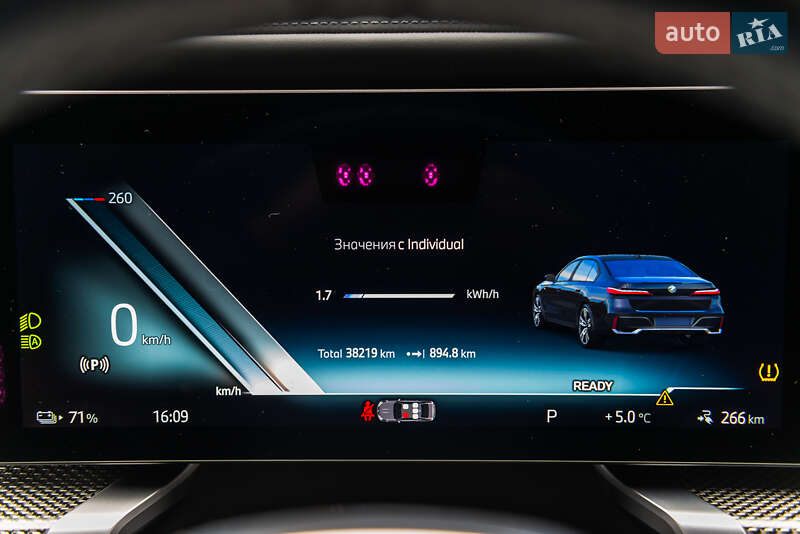 Седан BMW i7 2023 в Мукачево