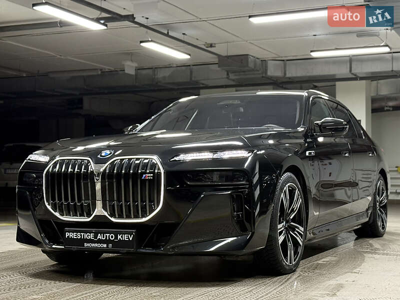 Седан BMW i7 2023 в Киеве