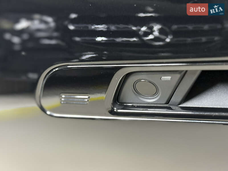 Седан BMW i7 2023 в Киеве