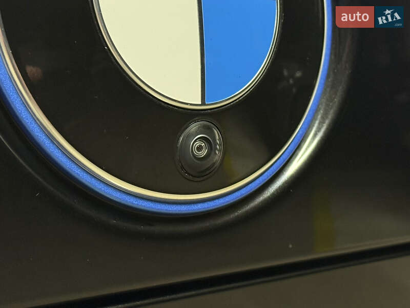 Седан BMW i7 2023 в Киеве