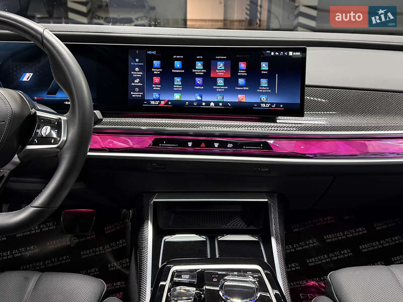 Седан BMW i7 2023 в Киеве