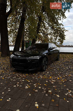 Седан BMW i7 2023 в Києві