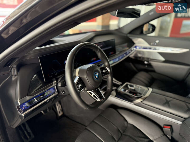 Седан BMW i7 2023 в Львові