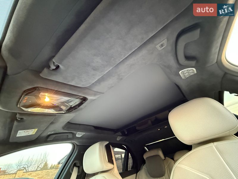 Седан BMW i7 2023 в Ровно