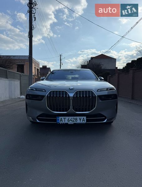 Седан BMW i7 2023 в Ивано-Франковске