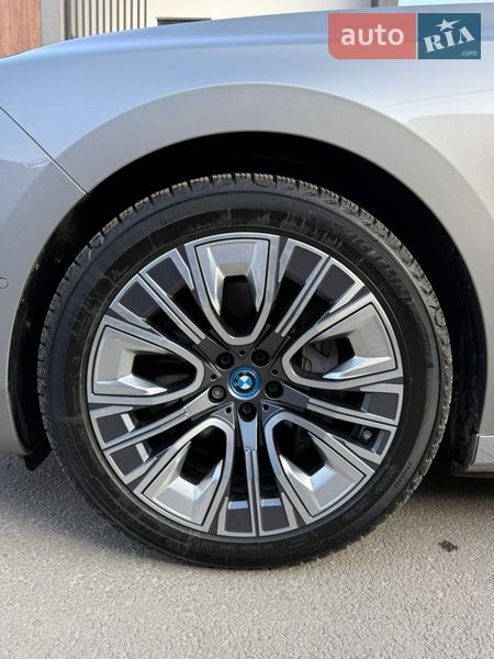 Седан BMW i7 2023 в Ивано-Франковске