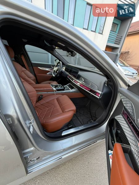 Седан BMW i7 2023 в Ивано-Франковске