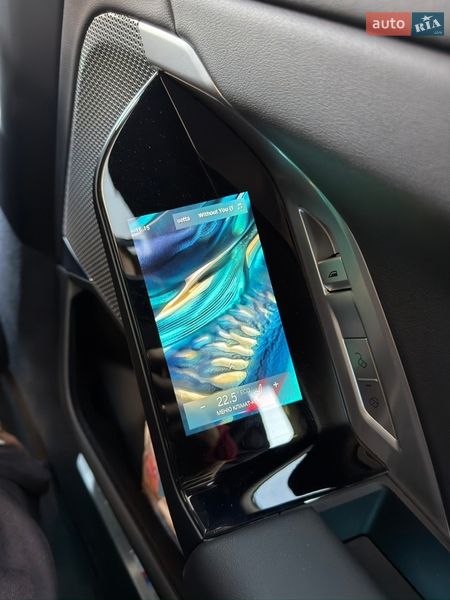 Седан BMW i7 2023 в Львові