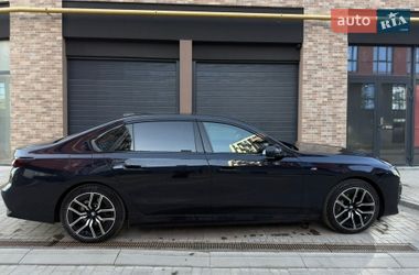Седан BMW i7 2023 в Львові