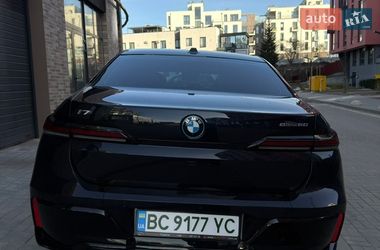 Седан BMW i7 2023 в Львові