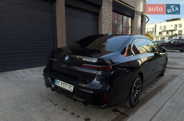 Седан BMW i7 2023 в Львові