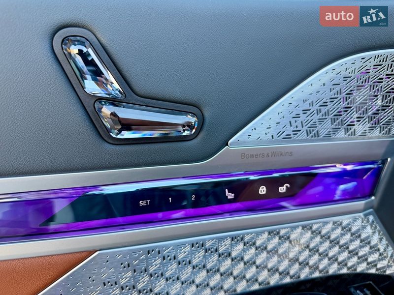Седан BMW i7 2024 в Киеве