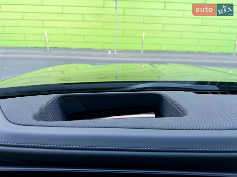 Седан BMW i7 2024 в Киеве