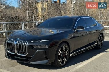 Седан BMW i7 2023 в Киеве