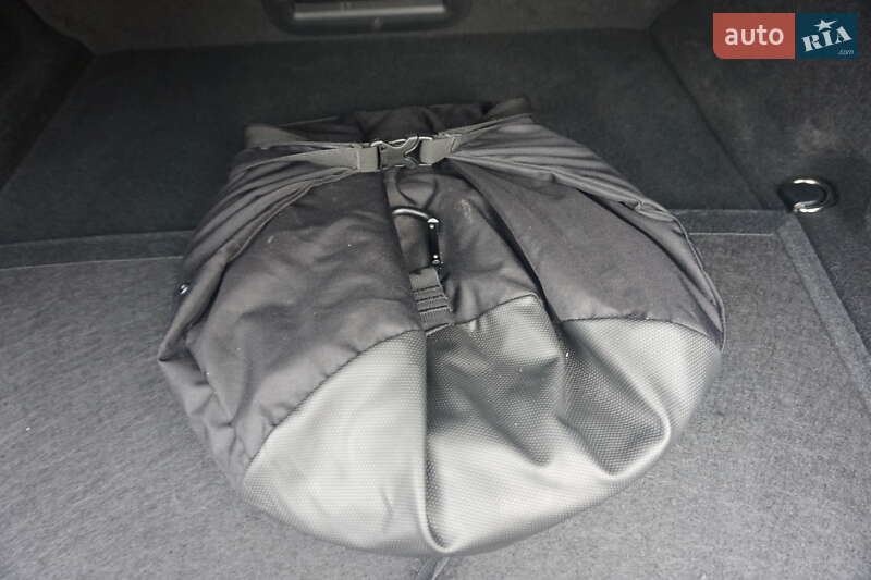 Седан BMW i7 2024 в Самборі