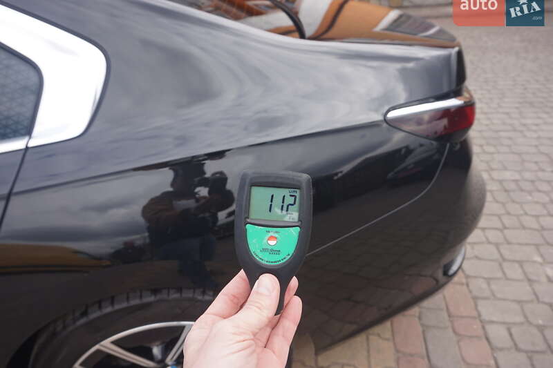 Седан BMW i7 2024 в Самборі