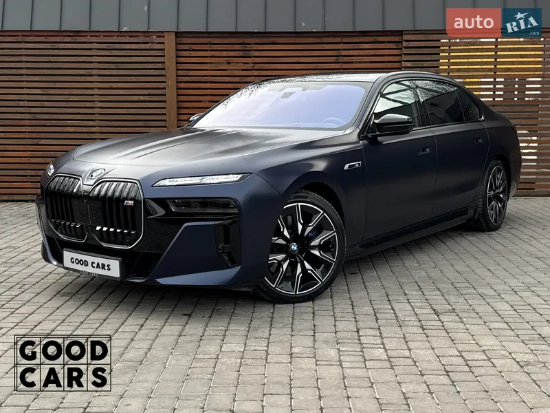 BMW i7