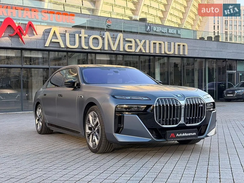 BMW i7