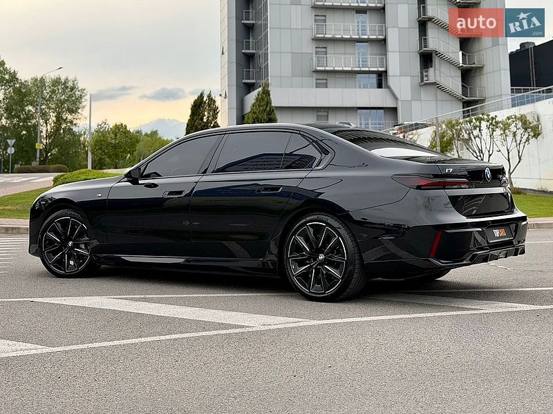 Седан BMW i7 2023 в Києві