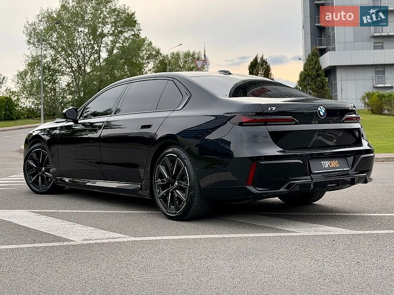 Седан BMW i7 2023 в Києві