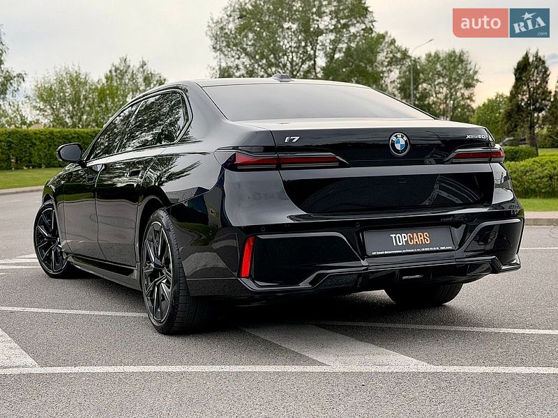 Седан BMW i7 2023 в Києві