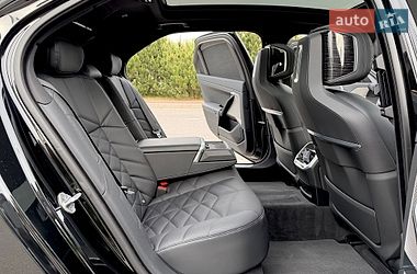 Седан BMW i7 2023 в Києві
