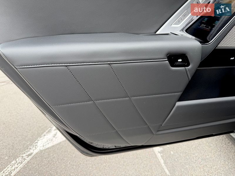 Седан BMW i7 2023 в Києві