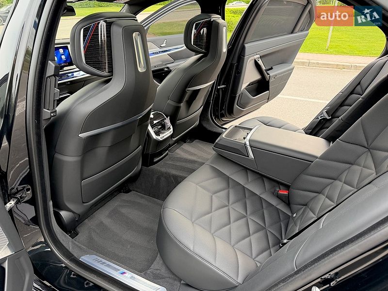 Седан BMW i7 2023 в Києві