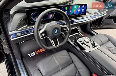 Седан BMW i7 2023 в Києві