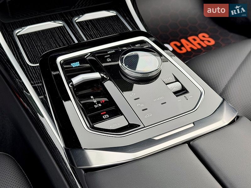 Седан BMW i7 2023 в Києві