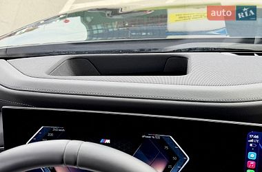 Седан BMW i7 2023 в Києві