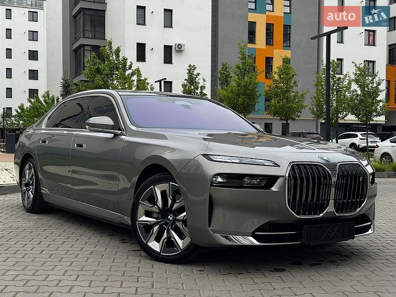 Седан BMW i7 2022 в Івано-Франківську